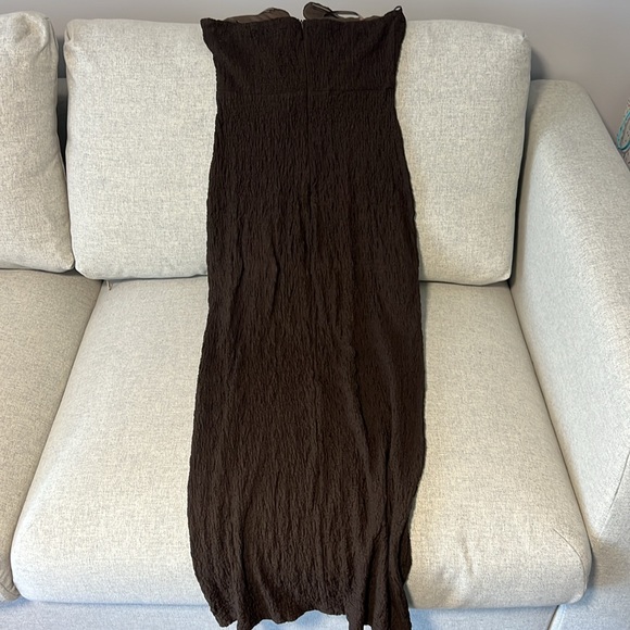 Selfie Leslie - HORIZON STRAPLESS TEXTURED MIDI DRESS CHOCOLATE - NEW - Size M - Picture 4 of 7